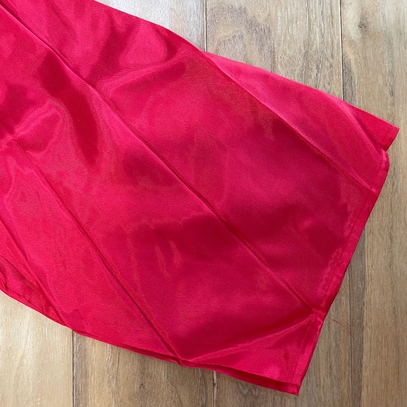 Excellent Condition Graduation Gown - Picture 8 of 8